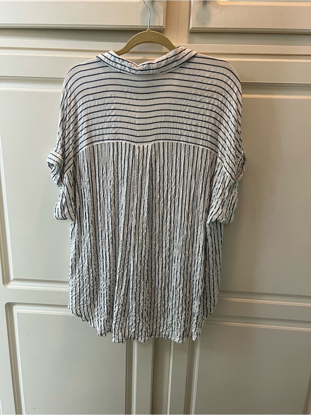 Jane and Delancey White Top with Blue Pinstripes V-Neck Tunic. 1x - Picture 4 of 6